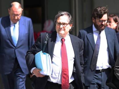 Francisco Marhuenda y Mauricio Casal, en las puertas de la Audiencia Nacional.