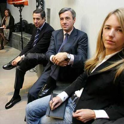 Cayetana Álvarez de Toledo, con Eduardo Zaplana y Ángel Acebes.