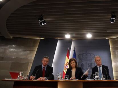 La vicepresidenta y los ministros de Justicia y Defensa en la comparecencia tras el Consejo de Ministros.