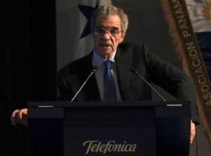 El director ejecutivo de Telefónica S.A., César Alierta Izuel, participa el 9 de julio de 2013, en la la cena anual de la Asociación Panameña de Ejecutivos de Empresas (APEDE), en Ciudad de Panamá (Panamá).