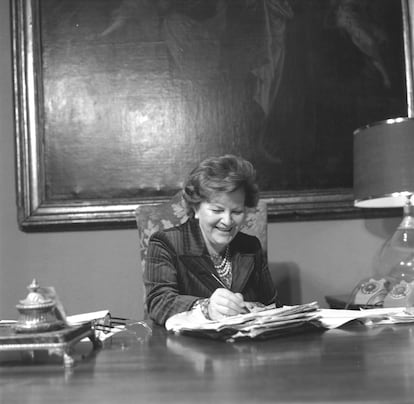 Wanda Ferragamo en su despacho en 1973