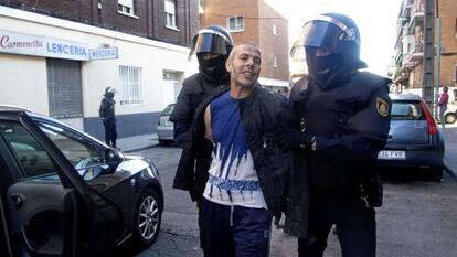 Lachen Ikassrien, en el momento de su detención este lunes.