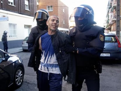 Lahcen Ikassrien, en el momento de su detención en 2014 en Madrid.