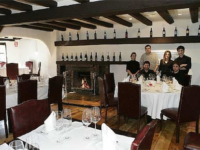 El equipo de cocina del restaurante Llantén en el comedor.