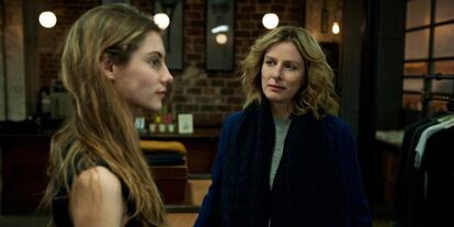 Dara Tombroff y Karin Viard (derecha), en la película.