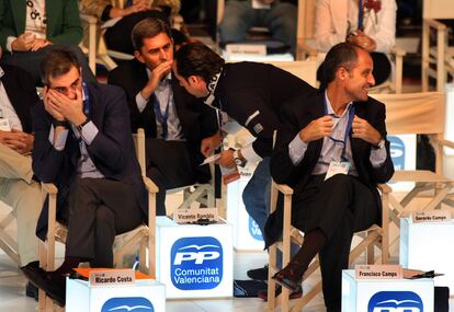 Imagen mostrada en el juicio, con Ricardo Costa, Vicente Rambla, Álvaro Pérez, El Bigotes, y Francisco Camps en una convención del PP en 2008.