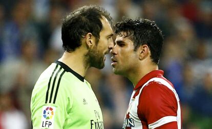 Diego Costa se encara con Diego López en el derbi del Bernabéu