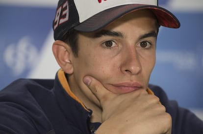 La mirada de Marc Márquez, durante la rueda de prensa del jueves.