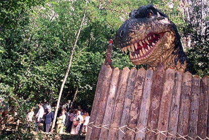 Imagen de uno de los dinosaurios del nuevo parque temático inaugurado ayer en Carranza.