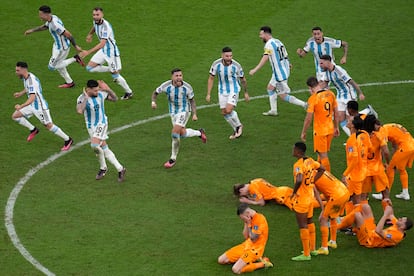 Los jugadores argentinos celebran el pase a semifinales tras vencer a Holanda en la tanda de penaltis. 