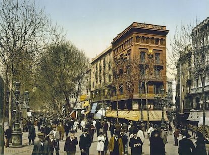 Las Ramblas de Barcelona alrededor del año 1900.