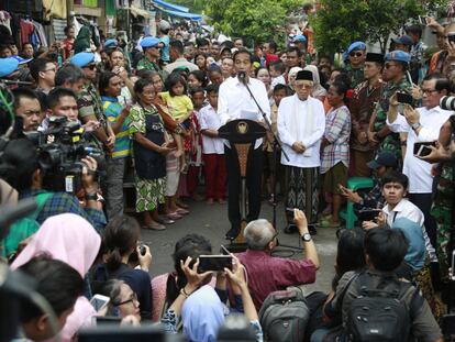 El presidente de Indonesia, Joko Widodo, durante su discurso como ganador de las elecciones en un barrio pobre de Yakarta.