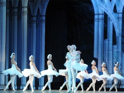 <i>El lago de los cisnes,</i> representado por el Rousse State Ballet.