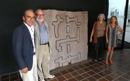 Luis Chillida, el escritor y filósofo Fernando Savater, la poetisa Clara Janés y Susana Chillida, en Chillida-Leku.