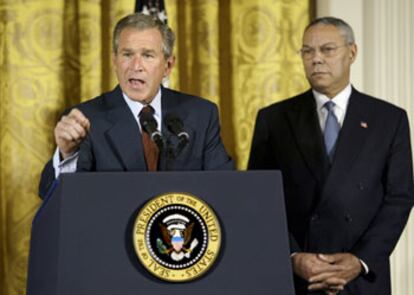 George Bush, durante una alocución ayer en la Casa Blanca, en presencia de Colin Powell.