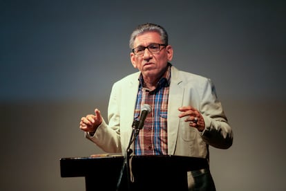 Humberto Ortega hablando durante un seminario, auspiciado por la embajada de Francia en Managua (Nicaragua) en 2012.
