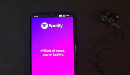 Pantalla de inicio de Spotify en un smartphone