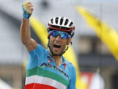 Vincenzo Nibali celebra con rabia la victoria de etapa