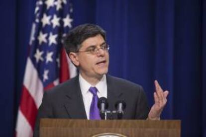 Fotografía tomada en febrero de 2011 en la que se registró a Jacob Lew, secretario del Tesoro de EE.UU., quien afirmó que "éste es un momento importante en la historia del país y el Congreso tiene que tomar una decisión importante para los estadounidenses". EFE/Archivo