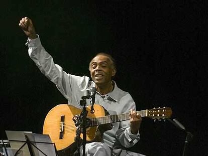 Gilberto Gil, durante el concierto que ofreció ayer en Vitoria.