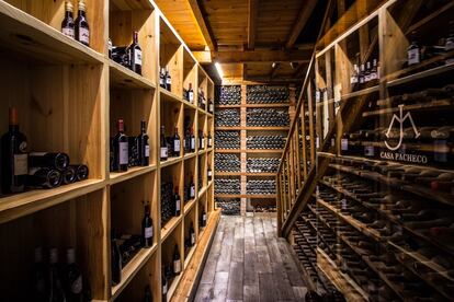 Bodega del restaurante Casa Pacheco, en el pueblo de Vecinos (Salamanca).