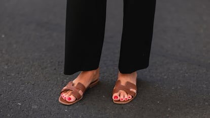 Artículo de EL PAÍS Escaparate sobre el cuidado de los pies en verano.