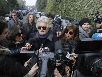 Five Stars movement&#039;s leader and former comedian Beppe Grillo arrives to vote at a polling station in Saint Ilario near Genova on February 25, 2013.Polls reopened in Italy on Monday for a second and final day of voting in a critical election for the future of the eurozone in which the centre-left Democratic Party is expected to win but fall short of a governing majority. AFP PHOTO / FABIO MUZZI