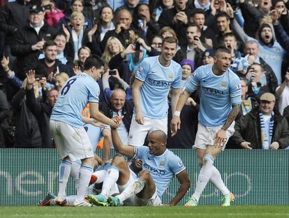 Los jugadores del City celebran uno de los goles