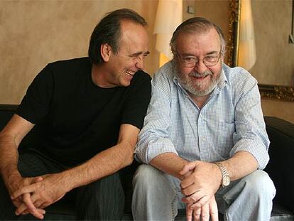 El cantante Joan Manuel Serrat y el cineasta José Luis García Sánchez, en Madrid.