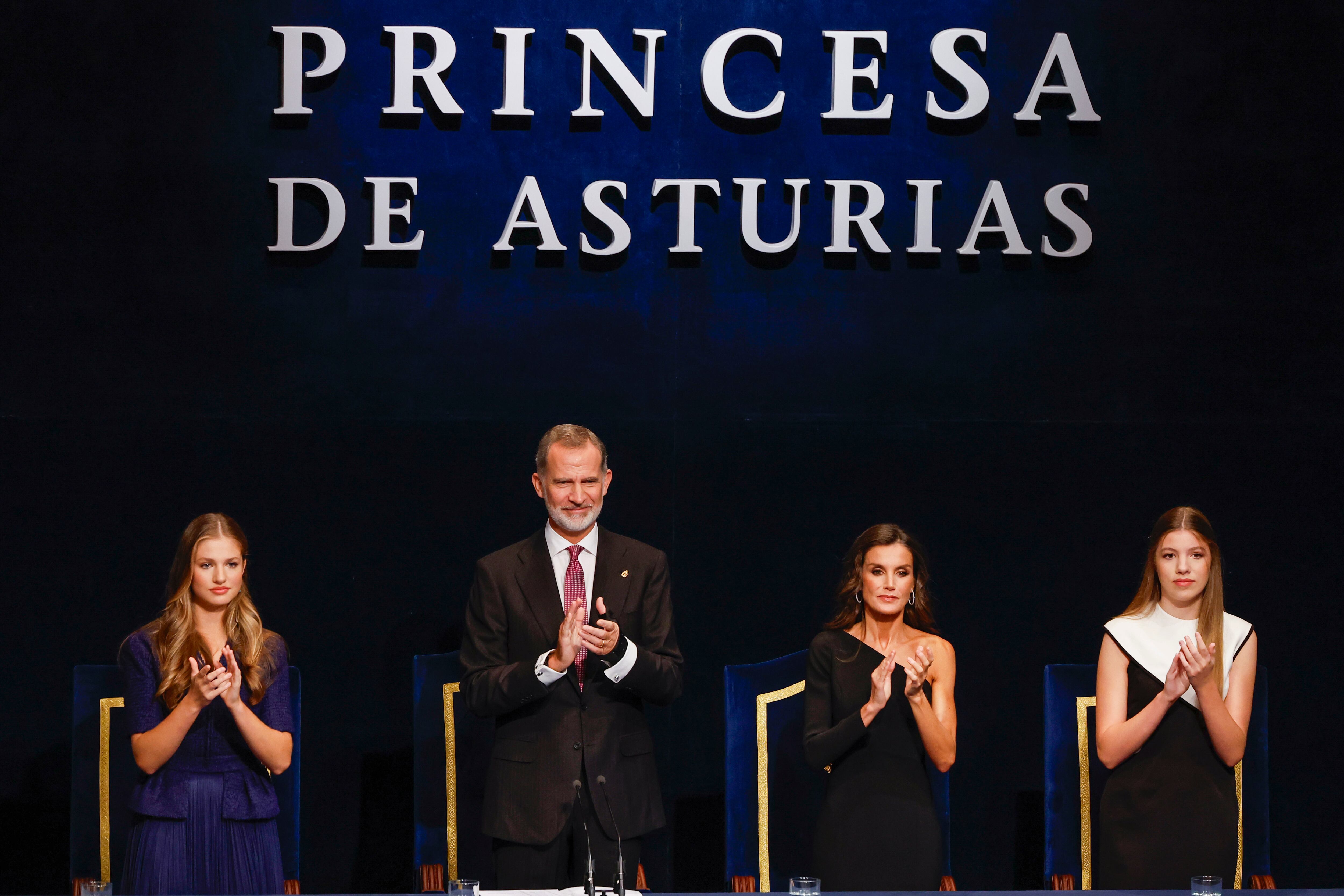 El rey Felipe VI preside junto a la reina Letizia, la princesa Leonor y la infanta Sofía la 43º edición de los Premios Princesa de Asturias, en el teatro Campoamor de Oviedo. 
