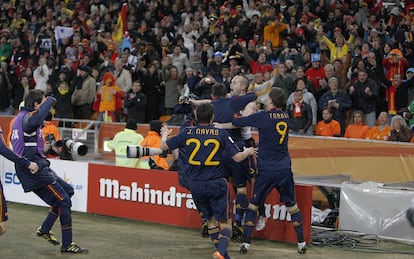 Celebración de España tras el gol de Iniesta. 