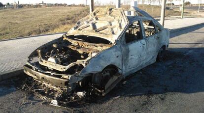 Coche incendiado en Navalcarnero.