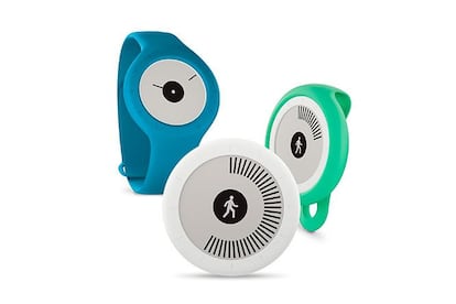 Mide distancias recorridas, ciclos de sueño profundo, calorías quemadas y consume muy poco: gracias a su pantalla de tinta líquida la batería de este reloj inteligente dura ocho meses. Precio: 63 euros. www.withings.com