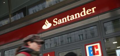 Imagen de una oficina de Banco Santander.