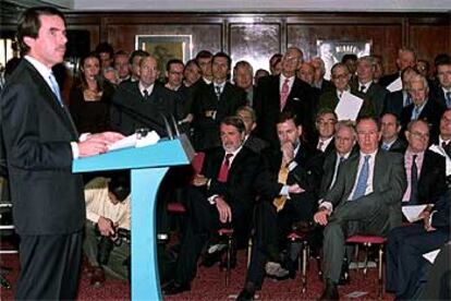 Aznar, durante un acto de su partido con asistencia de Jaime Mayor, Mariano Rajoy y Rodrigo Rato.