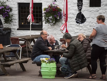 Terraza del 'pub' de The Ship Inn, en la localidad de Porlock (Reino Unido).