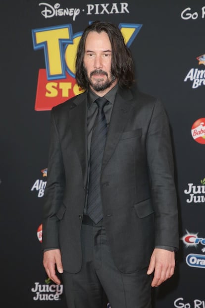 En 1999, Keanu Reeves y su novia, Jennifer Syme, esperaban la llegada de su primera hija. Sin embargo, tras complicaciones en el embarazo, en el octavo de mes Syme se puso de parto y la niña nació muerta. Dieciocho meses después, Syme murió en un accidente de tráfico, cuando ellos habían roto como pareja pero seguían siendo excelentes amigos.