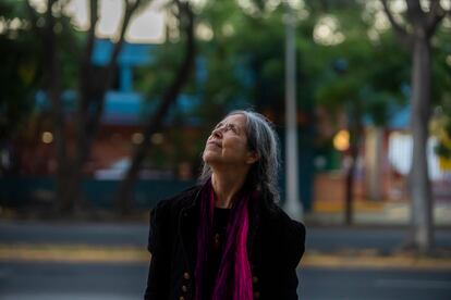 La artista visual Cecilia Vicuña en la Feria Internacional del Libro de Guadalajara el día 27 de noviembre de 2022. 