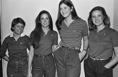Cuatro estudiantes de la Universidad de California posan para un reportaje sobre el estilo 'preppie', o sea, pijo, en 1980.