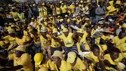 Mítin de la Coalición Ciudadana por el Cambio (CCC), partido de la oposición de Zimbabue, el 21 de agosto en Harare.  