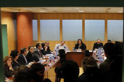 Un momento de la reunión celebrada ayer en la sede la Consejería de Hacienda y Administración Pública.