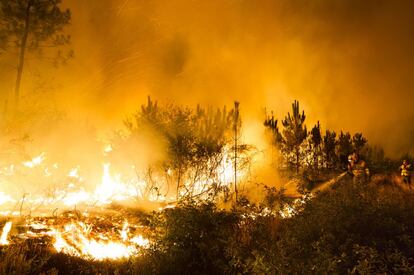 Durante la noche se han quemado casi 2.000 hectáreas en toda Galicia