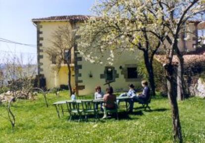 Casa La Engaña, en Pedrosa de Valdeporres (Burgos), turismo rural y clases de inglés combinados.