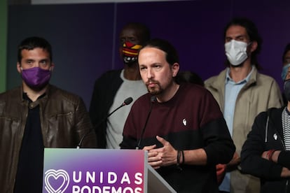 Pablo Iglesias, candidato do Podemos, discursa após a divulgação dos resultados eleitorais. Em vídeo, Iglesias anuncia que deixa a política depois do resultado desta terça.