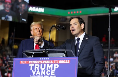 El senador Marco Rubi, en su intervención en el mitin de Donald Trump en Allentown (Pensilvania).