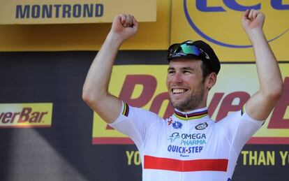 El ciclista británico Mark Cavendish celebra su victoria.