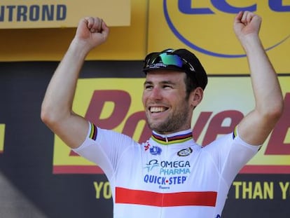 El ciclista británico Mark Cavendish celebra su victoria.