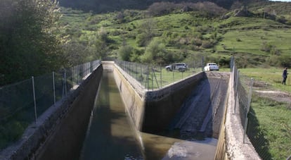 Canal subterráneo que hace el trasvase del río Curueño al embalse del Porma, en León.