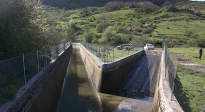 Canal subterr&aacute;neo que hace el trasvase del r&iacute;o Curue&ntilde;o al embalse del Porma, en Le&oacute;n.