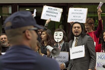 Protesta en Pontevedra durante una reunión de presidentes de Diputaciones del PP el 17 de julio pasado. 